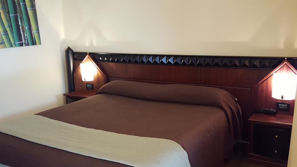Hotel Motel Flower Novi Ligure Exterior photo