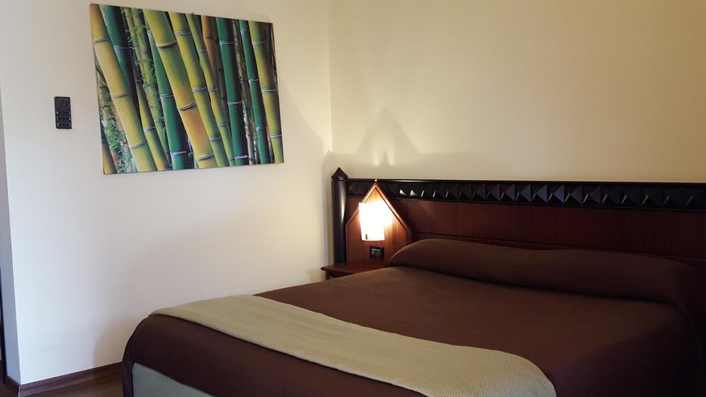 Hotel Motel Flower Novi Ligure Exterior photo