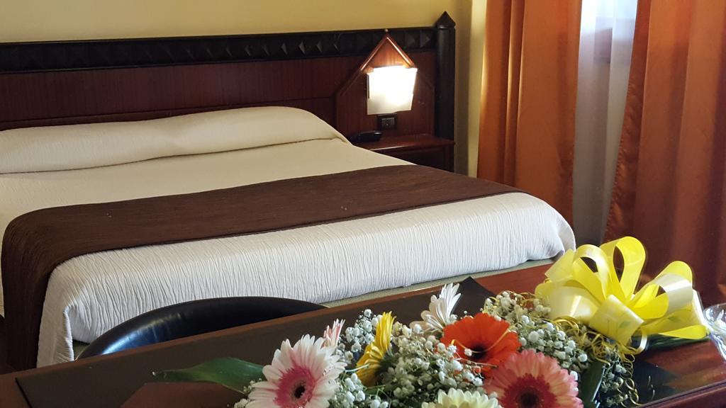 Hotel Motel Flower Novi Ligure Exterior photo