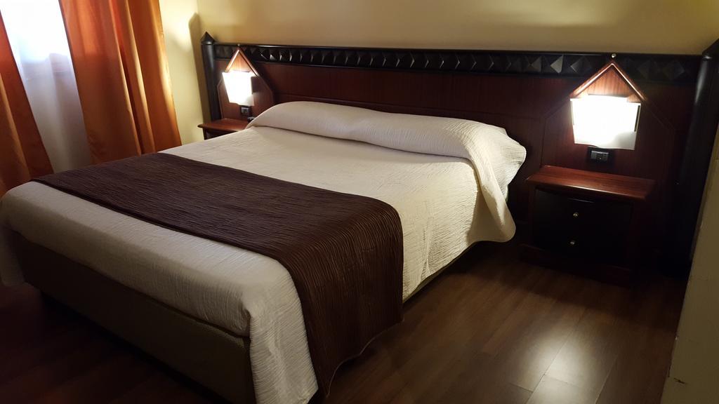 Hotel Motel Flower Novi Ligure Exterior photo