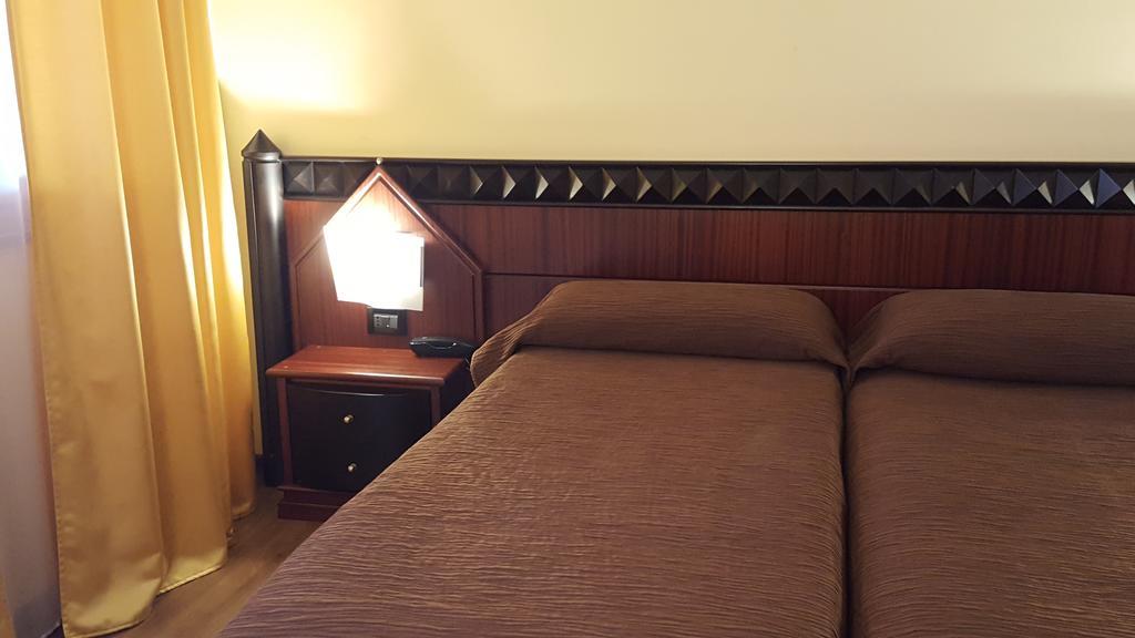 Hotel Motel Flower Novi Ligure Exterior photo